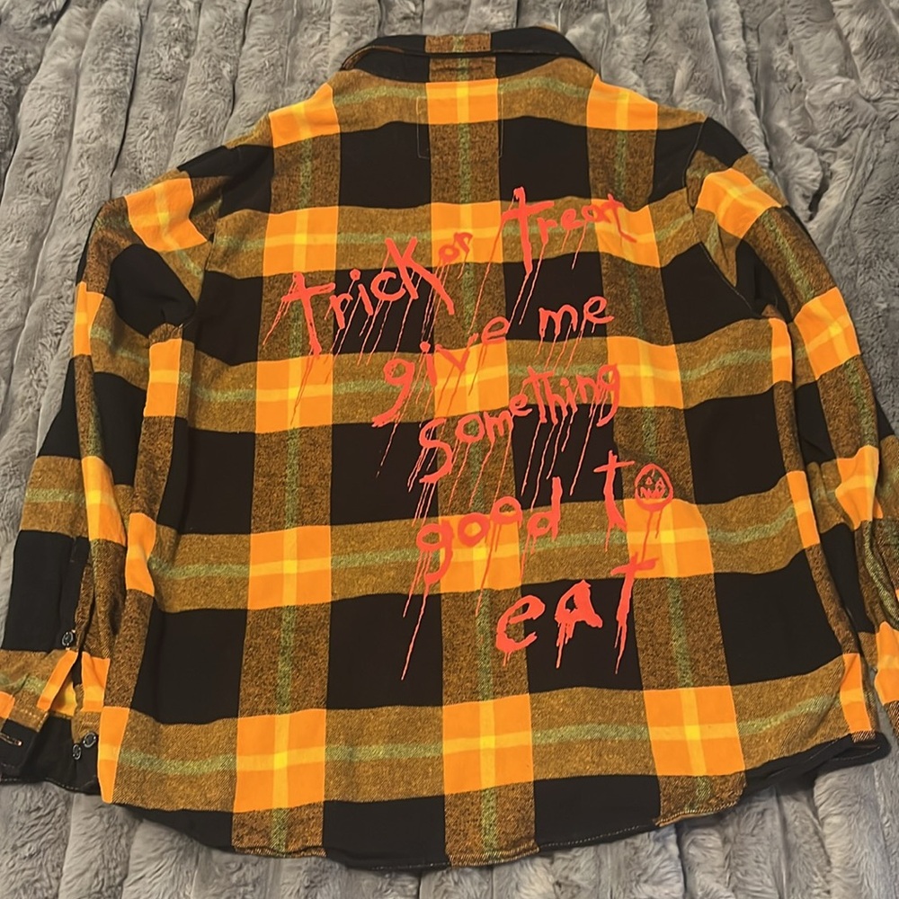 Cakeworthy Trick r’ Treat Size Large Flannel Sam Horror Halloween flannel